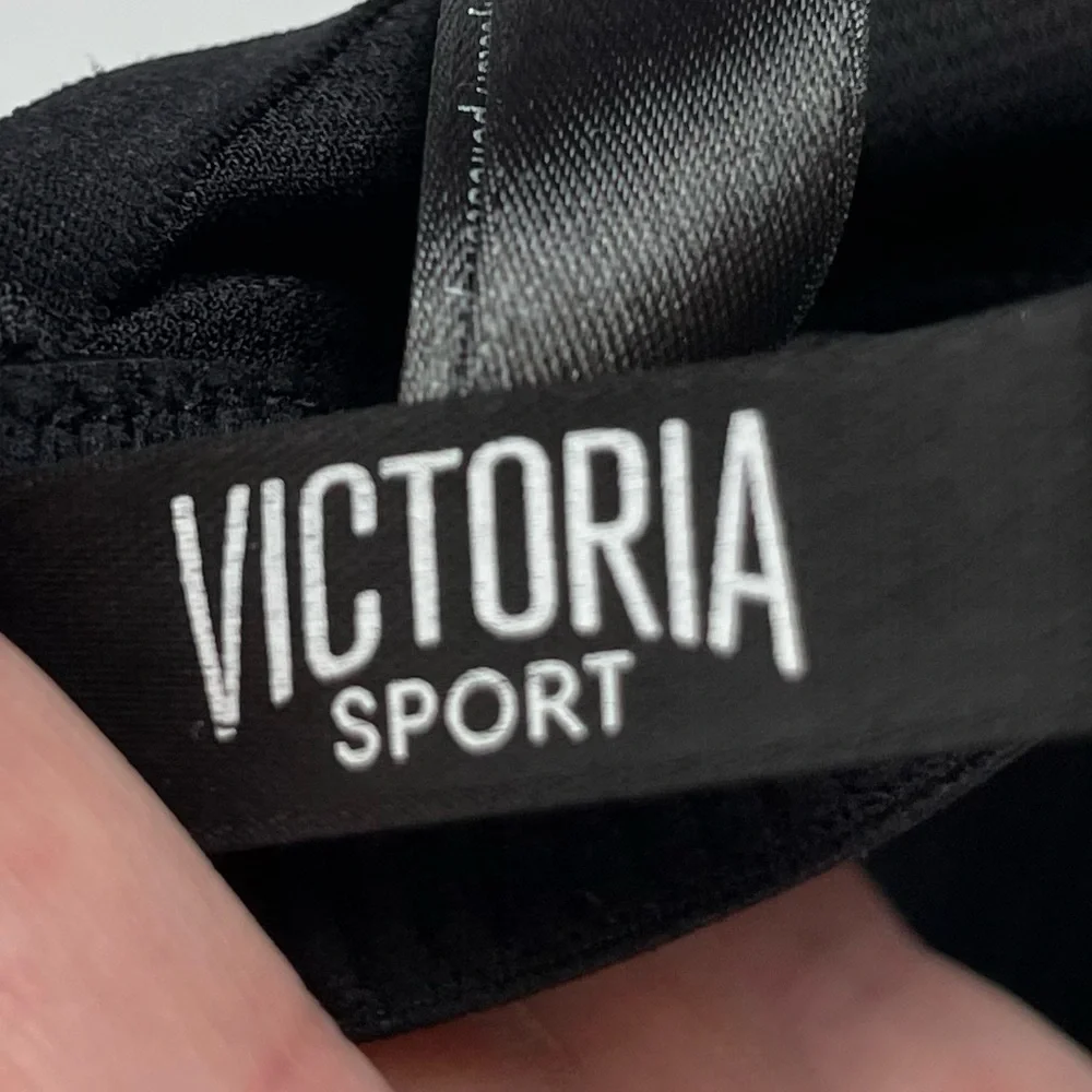 Incredible VSX by Victoria’s Secret Sports Bra 32B